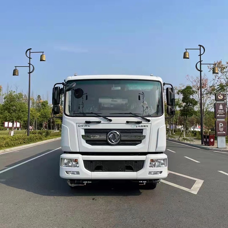 Dongfeng 4*2 road sweeper truck
