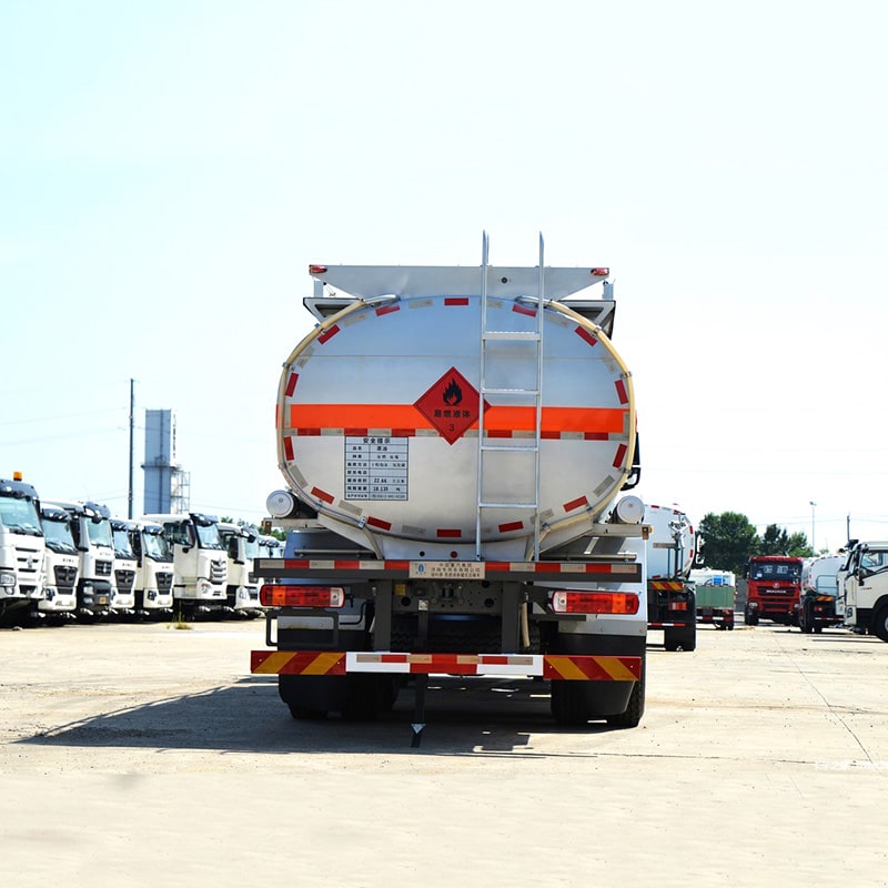 Howo 8x4 Fuel Tank Truck 30000L Tanker Truck Price