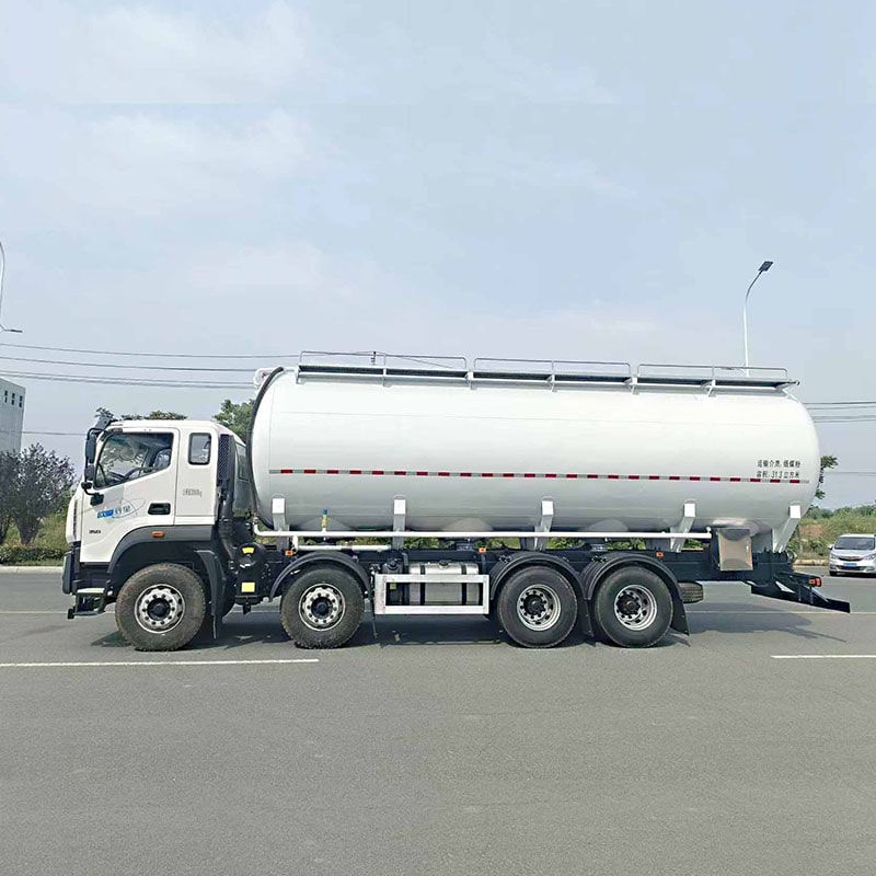 Camion de transport de poudre FOTON 8*4 33 m3