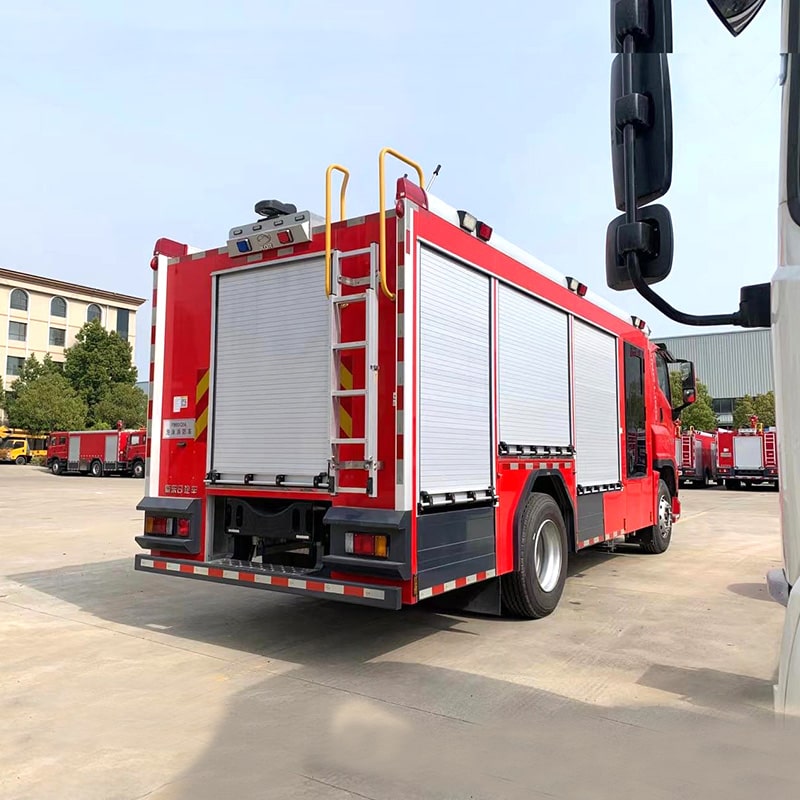 ISUZU 4*2 new or used 8cbm water tank fire fighting truck