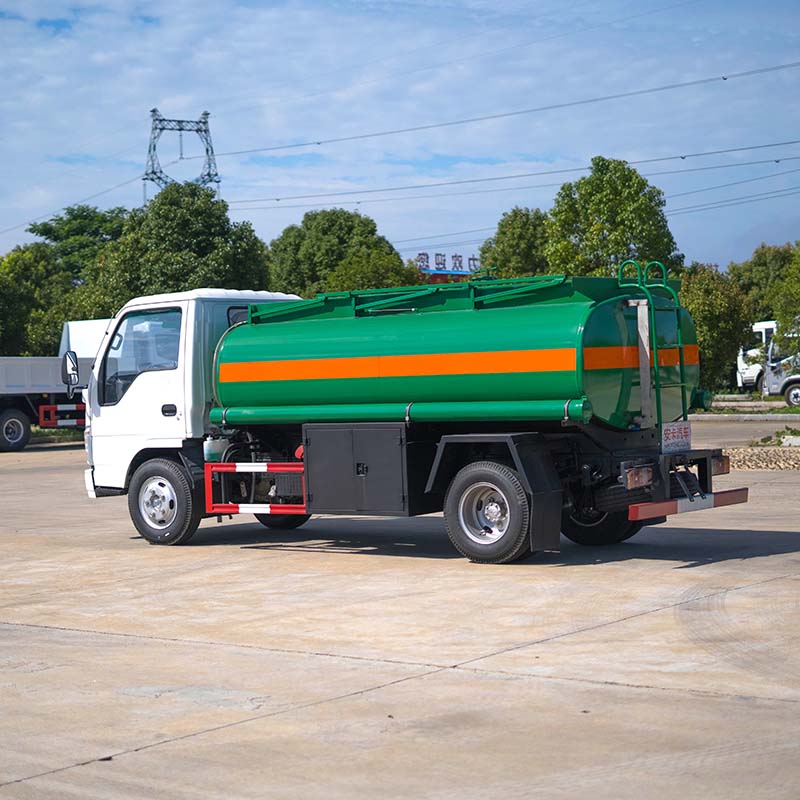 Camion-citerne diesel ISUZU 5000 litres