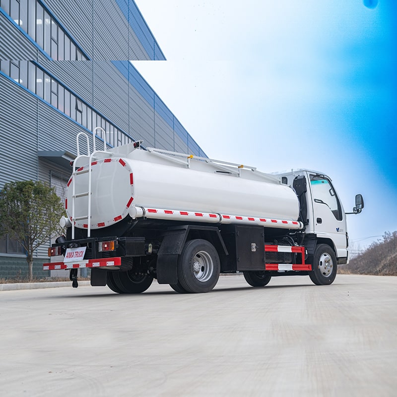 Camion isuzu 4*2 8000 litres ravitaillement huile carburant diesel