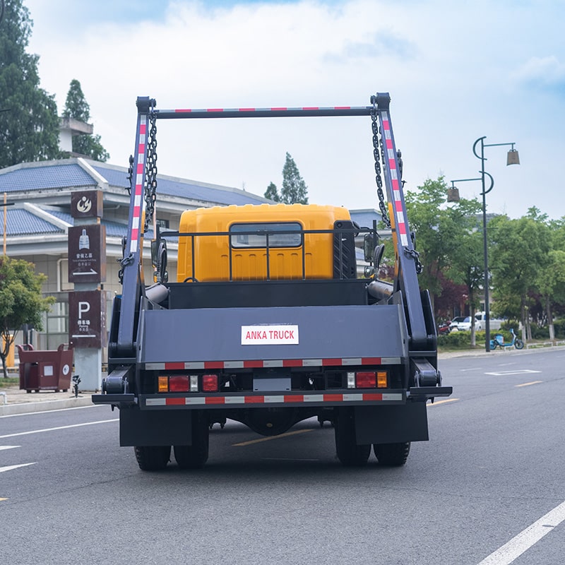 Camion à ordures à bras oscillant Sinotruk 7CBM