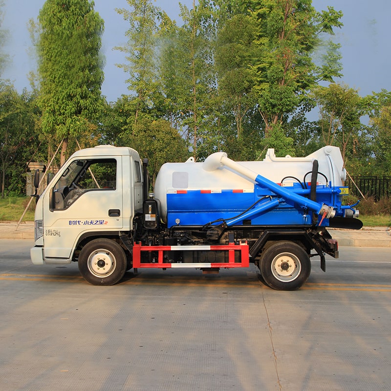 FOTON 2000 lliters 4*2 sewage suction truck