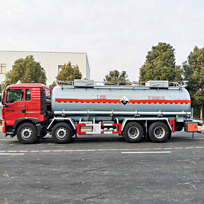 شاحنة نقل محلول حمض الصوديوم الكيميائي HCL HOWO 8*4