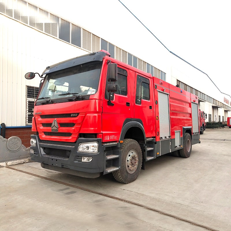 Howo 4 x2 8000L Water Tank Fire Truck for Sale