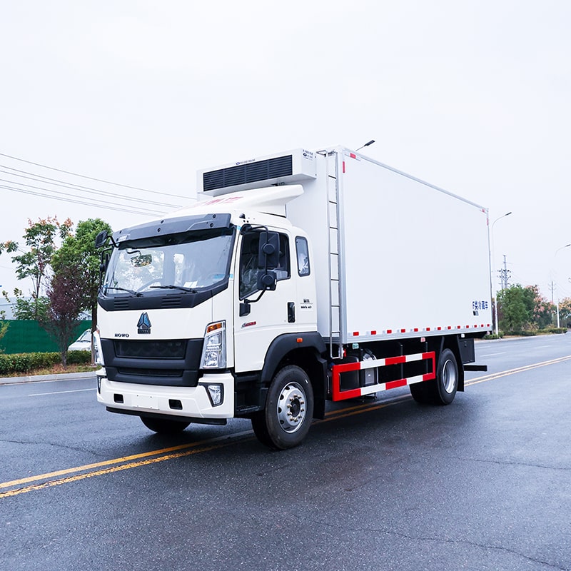 HOWO RHD 4X2 6.8m рефрижераторный фургон с морозильной камерой
