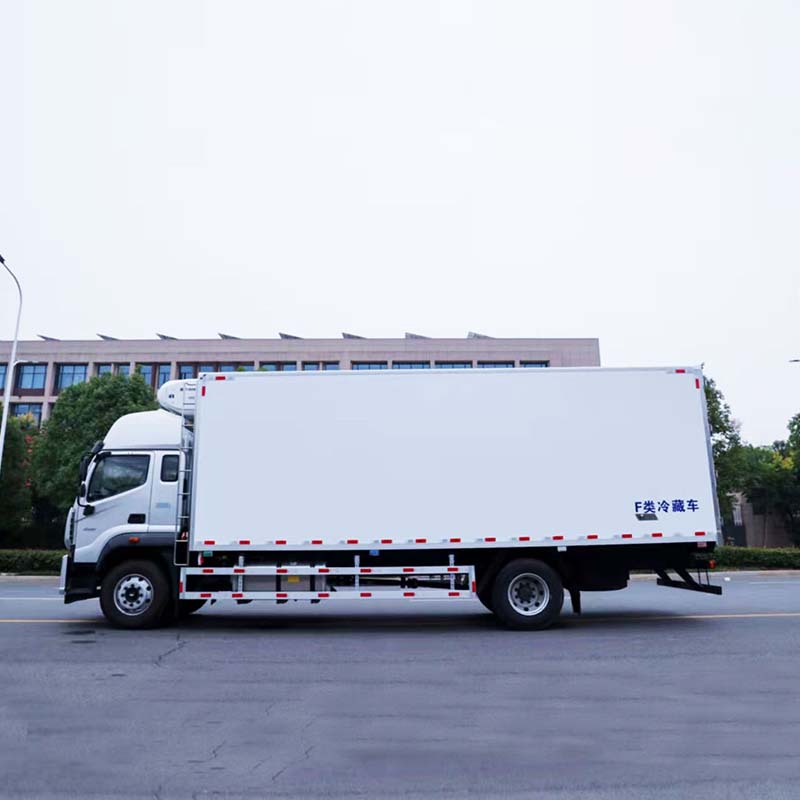 Foton 4x2 6.8m 10 Ton Refrigerator Cooling Van For Sale