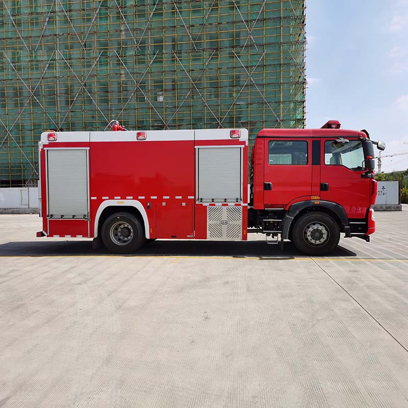 Howo 4x2 8000L water tanker fire fighting truck