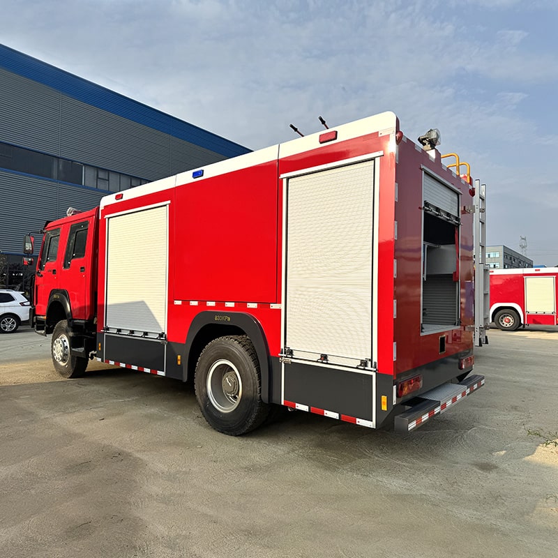 HOWO 4*4 new or used 8cbm specialized vehicle fire truck