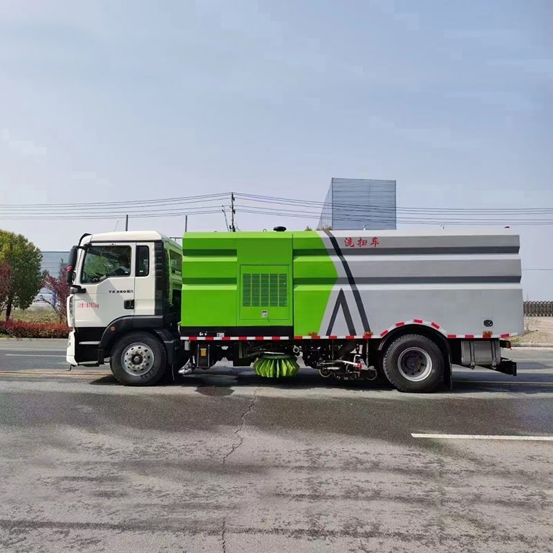 شاحنة كاسحة طريق SINOTRUK 4*2 مزودة بوظيفة شفط الفراغ