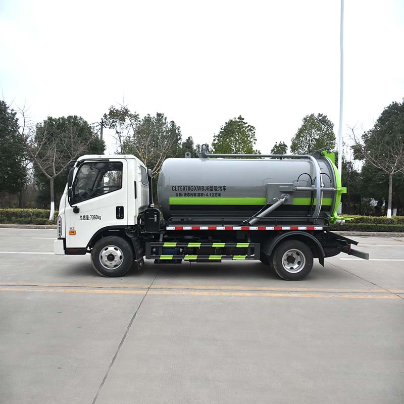 Foton small 5 cbm 4×2 suction sewage truck