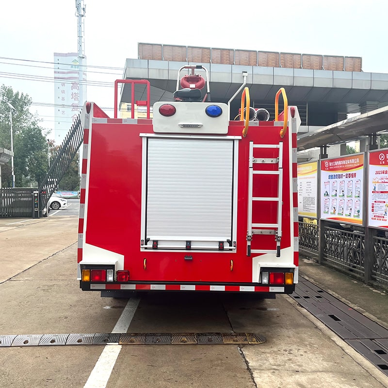 New or Used Japan Brand ISUZU 4 x 2 4000L Fire Truck