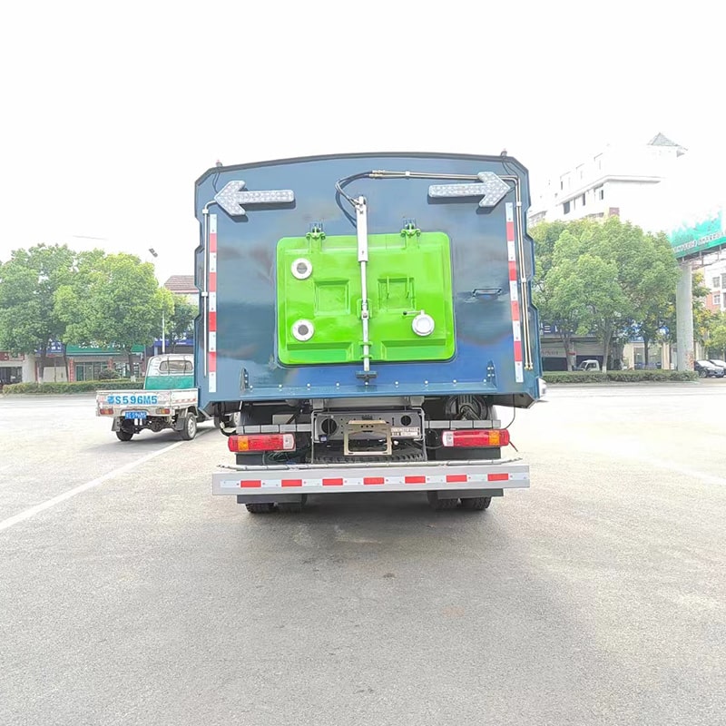 سعر شاحنة كاسحة الطرق SINOTRUK 4*2 الجديدة أو المستعملة