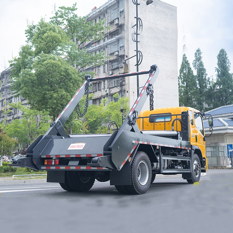 Camion à ordures à bras oscillant Sinotruk 7CBM