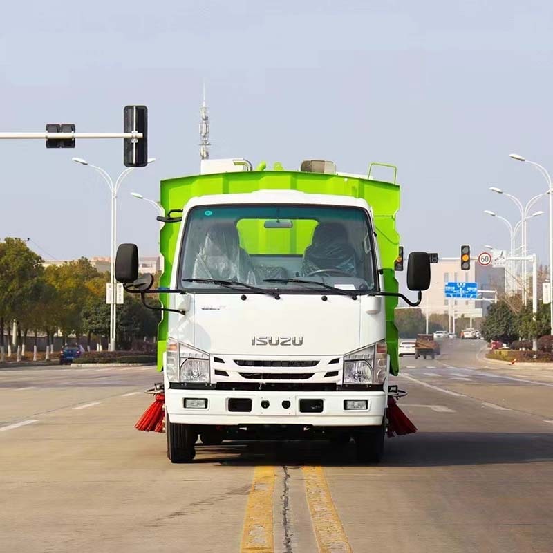 ISUZU 5000Liters вакуумная подметальная машина для уборки дорог