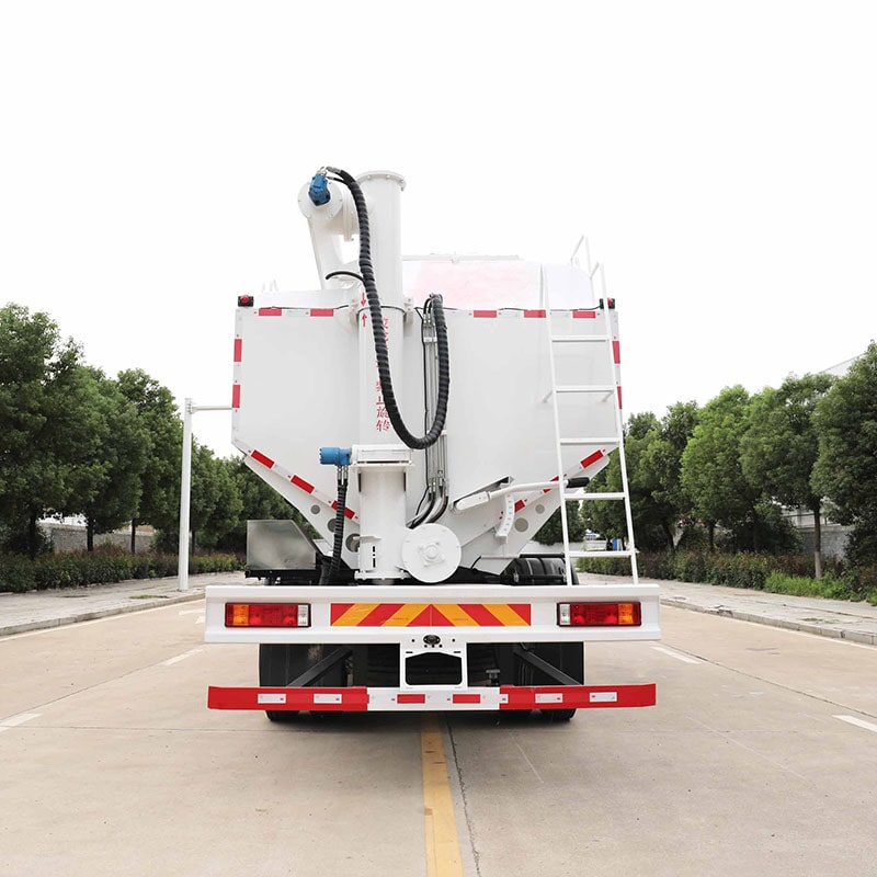 SHACMAN automatic chicken pig feeding bulk feed truck