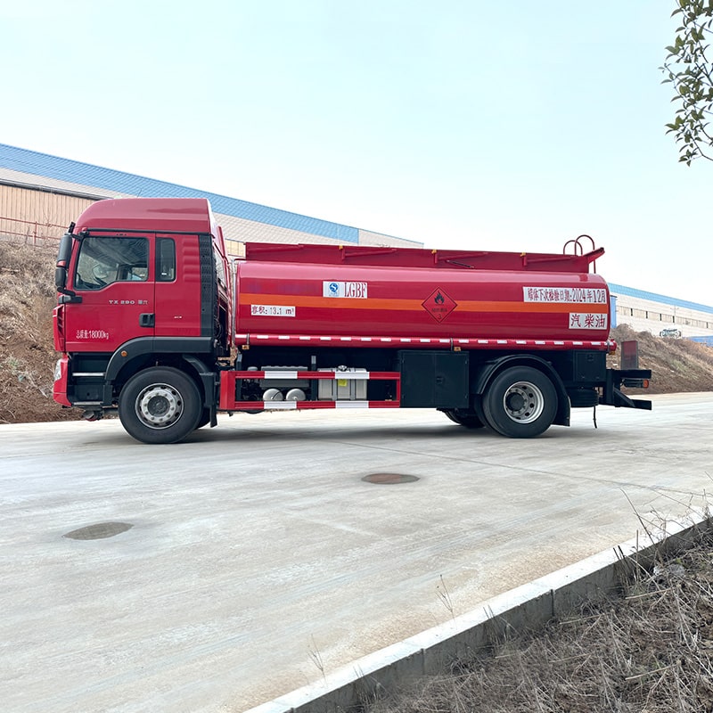 HOWO 4*2 iron oil diesel fuel bowser for sale