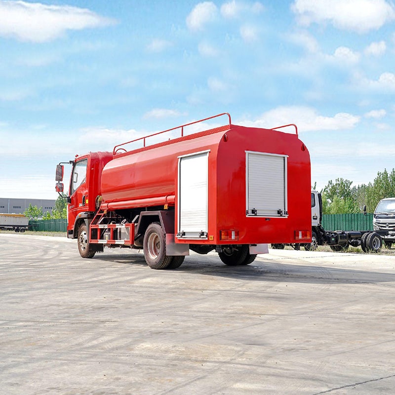 SINOTRUK specialized vehicle 4*2 5cbm water tank fire truck