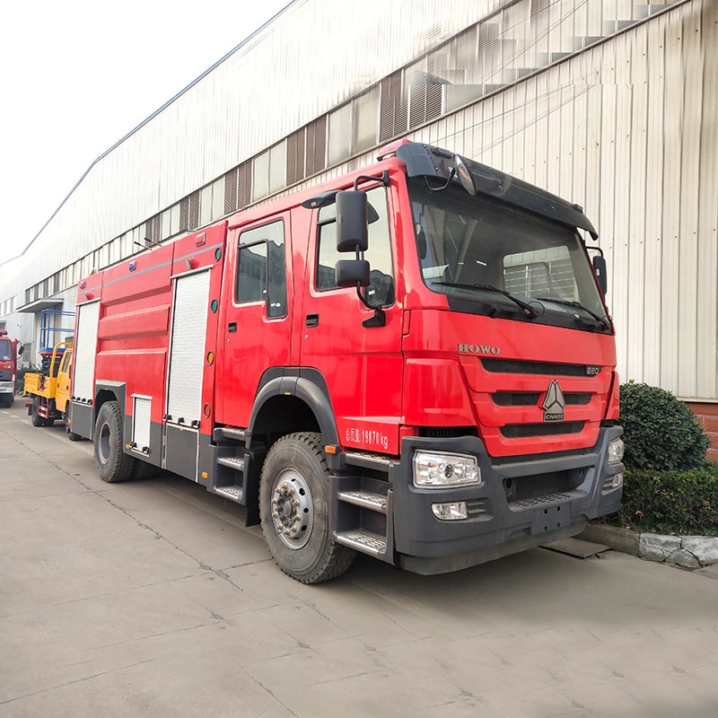 Howo 4 x2 8000L Water Tank Fire Truck for Sale