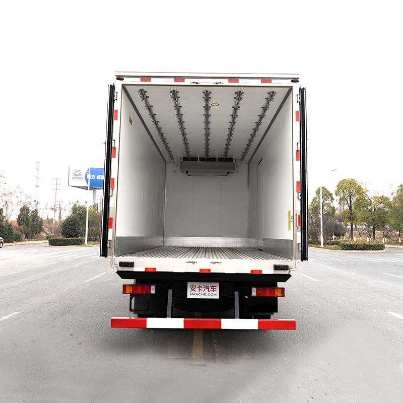 Camion frigorifique HOWO 8x4