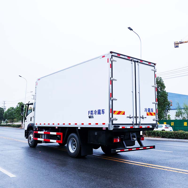 HOWO RHD 4X2 6.8m рефрижераторный фургон с морозильной камерой