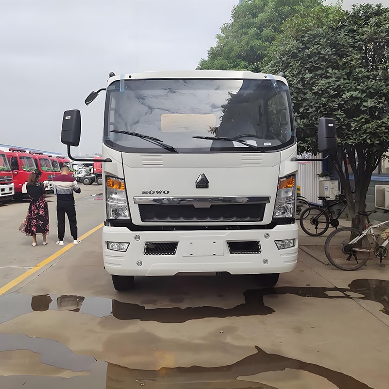 Howo 4x2 7000L Small Septic Fecal Suciton Tanker Truck
