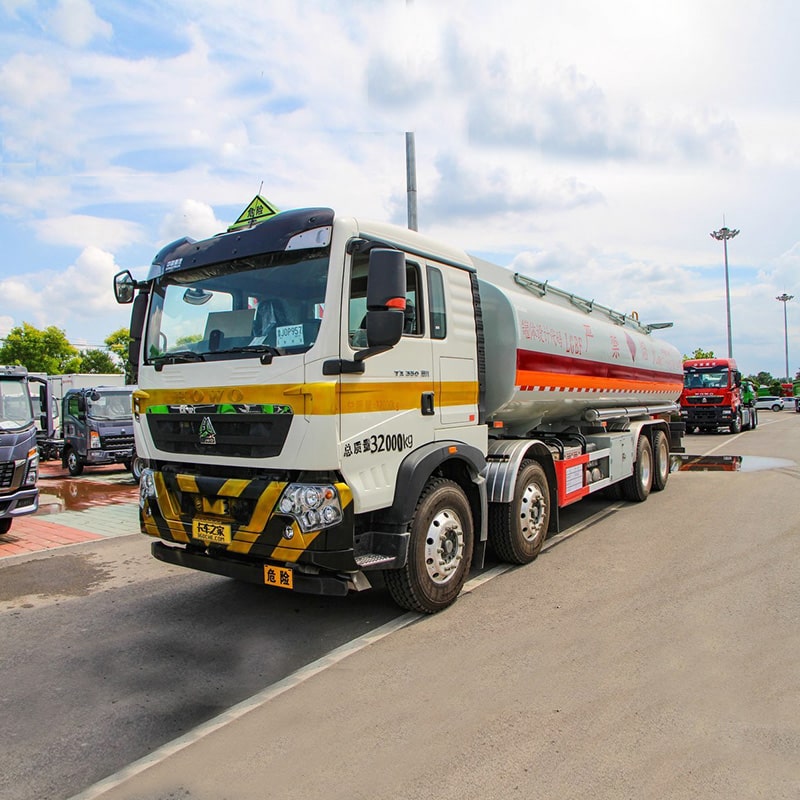 Howo 8x4 Fuel Tank Truck 30000L Tanker Truck Price