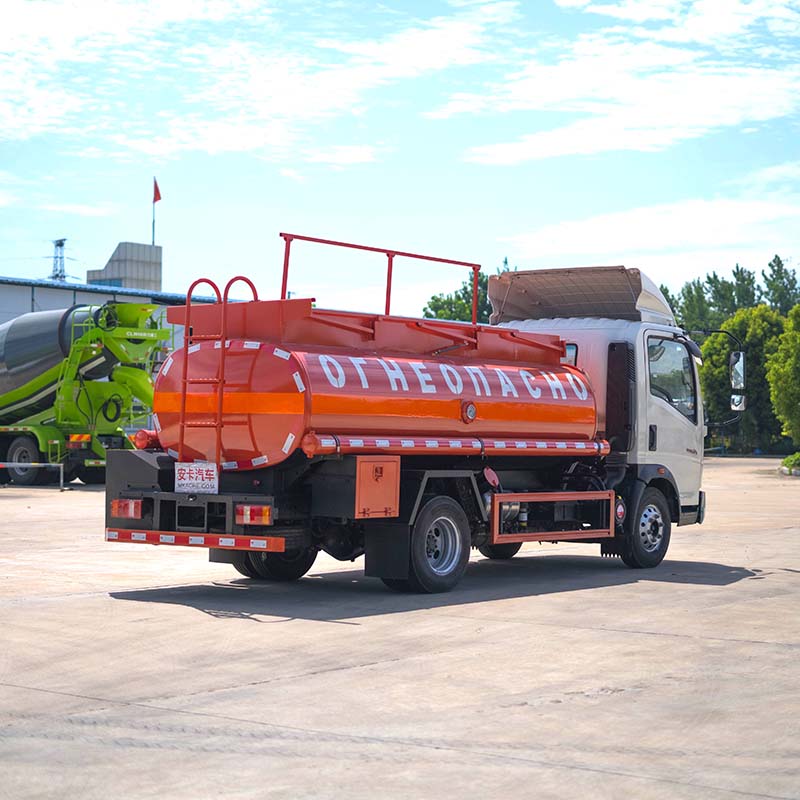HOWO 5000L fuel tank truck