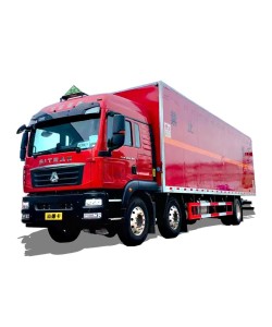 Camion fourgon pour produits chimiques dangereux SINOTRUK 6*2 à vendre