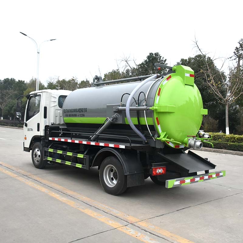 Foton small 5 cbm 4×2 suction sewage truck