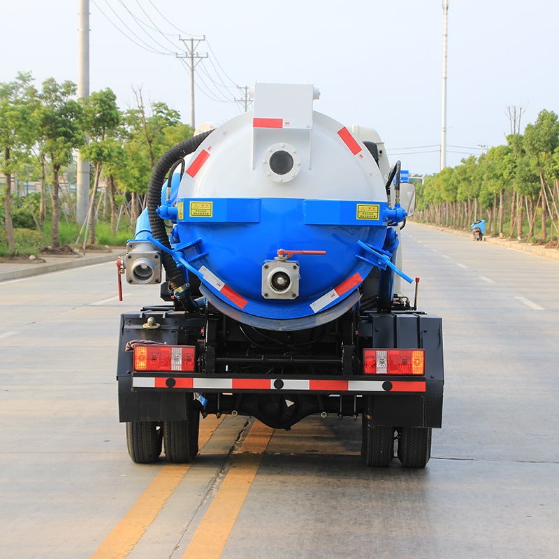 FOTON 2000 lliters 4*2 sewage suction truck