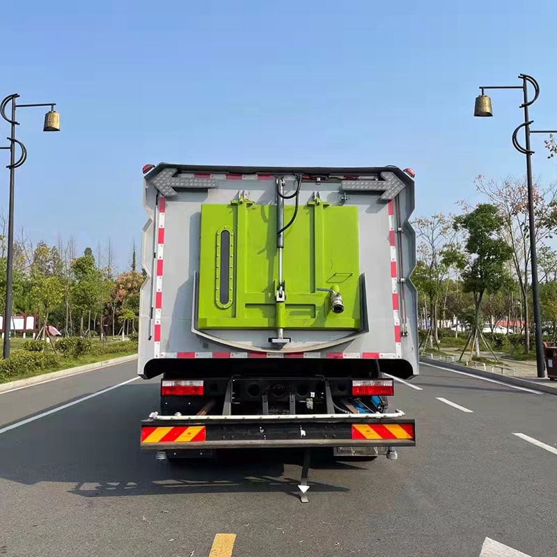 Dongfeng cheap price 4*2 6 wheels road sweeper truck