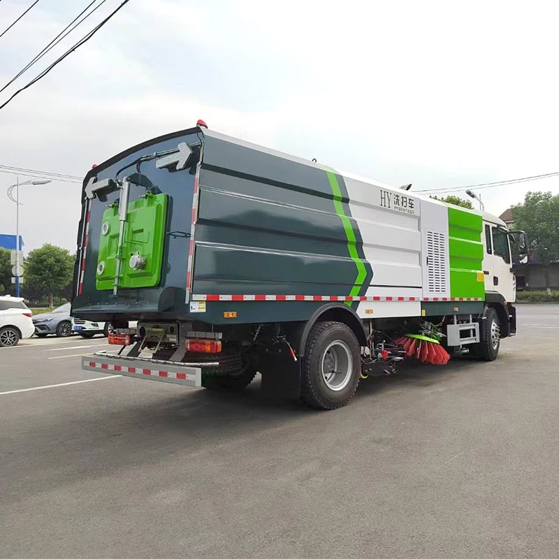 سعر شاحنة كاسحة الطرق SINOTRUK 4*2 الجديدة أو المستعملة