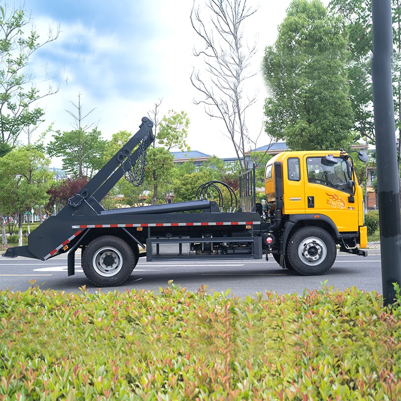 Camion à ordures à bras oscillant Sinotruk 7CBM