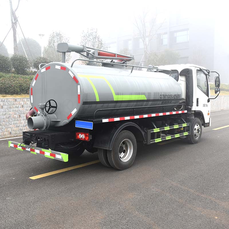 Foton 5500L 115HP toilet septic tank suction truck