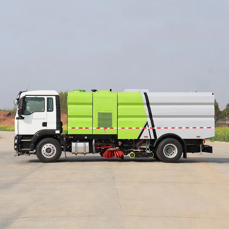 Camion balayeuse-laveuse SINOTRUK 4*2 neuf ou d'occasion de haute qualité