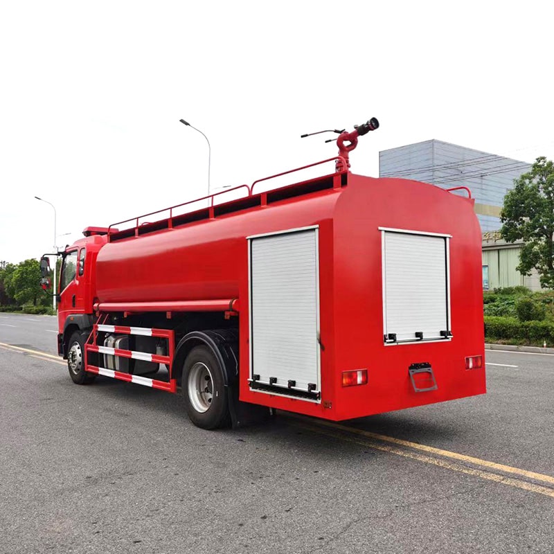 SINOTRUK low price 4*2 8cbm water tank fire truck
