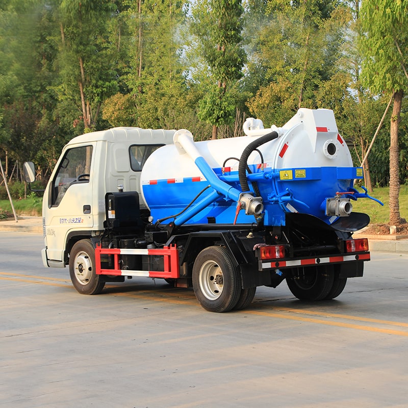 FOTON 2000 lliters 4*2 sewage suction truck
