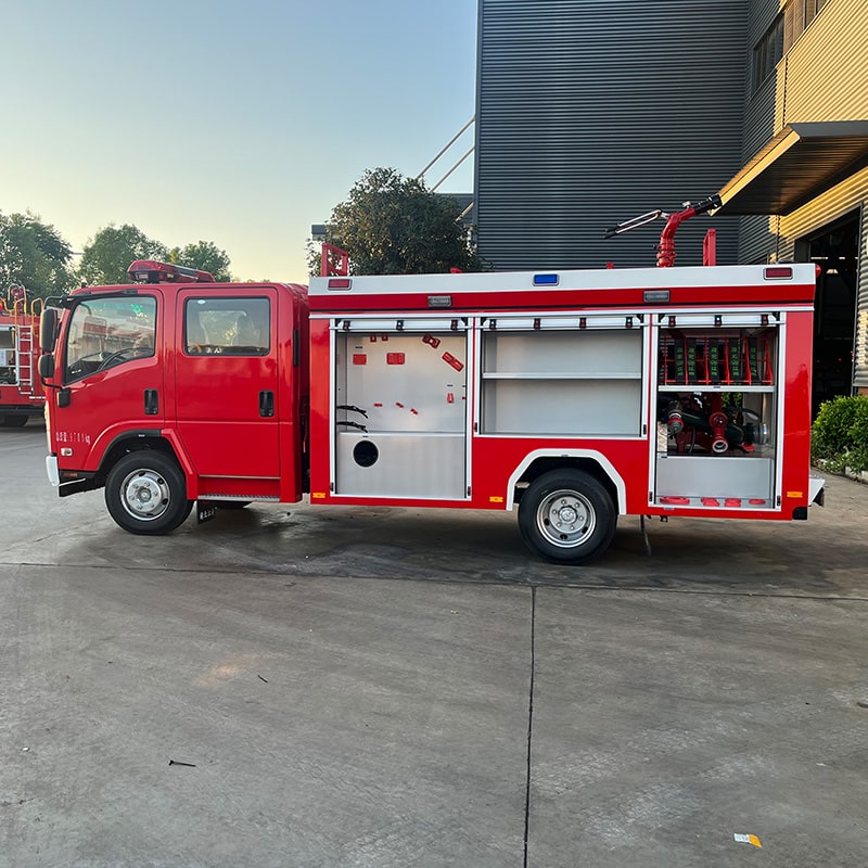 New or Used Japan Brand ISUZU 4 x 2 4000L Fire Truck