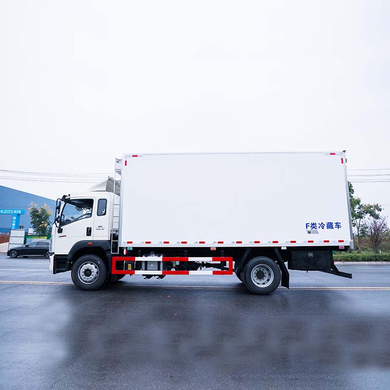 HOWO RHD 4X2 6.8m рефрижераторный фургон с морозильной камерой