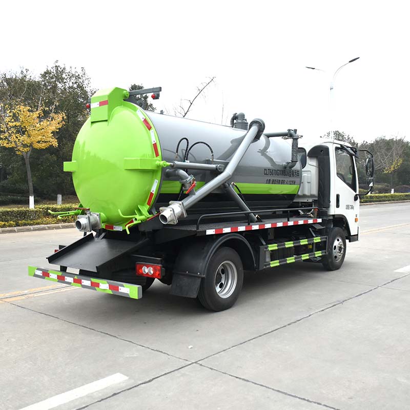 Foton small 5 cbm 4×2 suction sewage truck