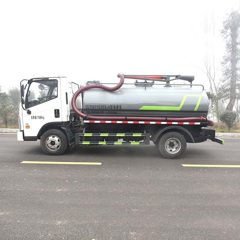Foton 5500L 115HP toilet septic tank suction truck