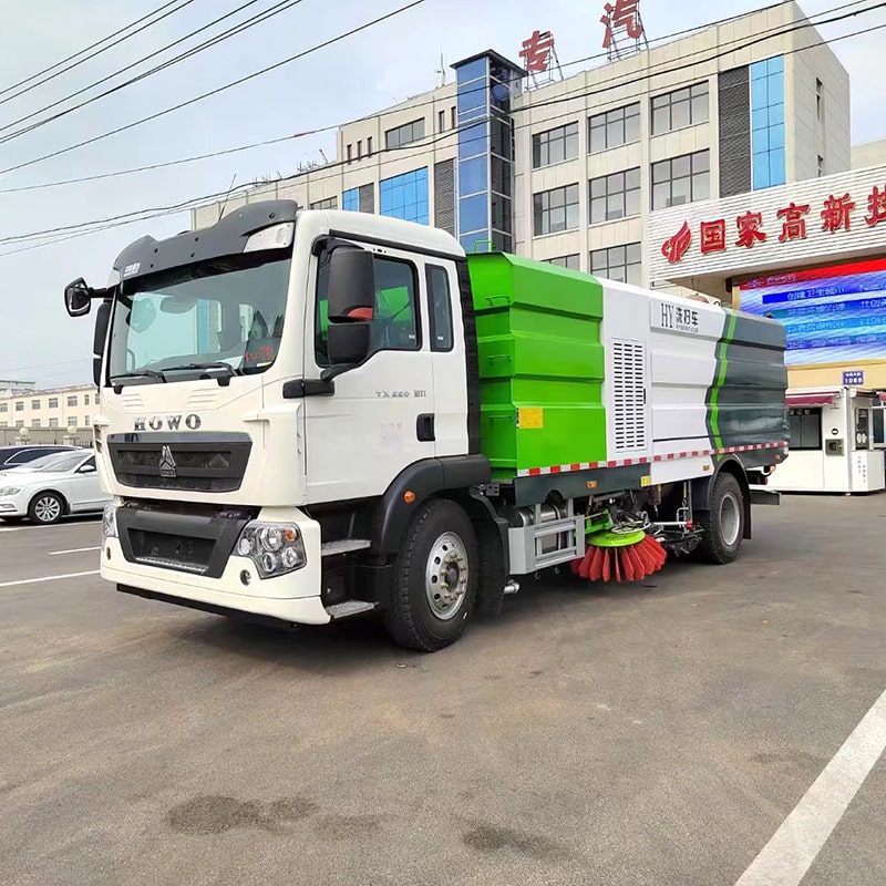 سعر شاحنة كاسحة الطرق SINOTRUK 4*2 الجديدة أو المستعملة