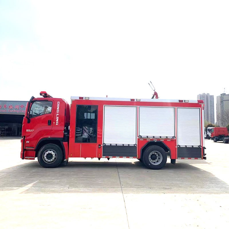 ISUZU 4*2 new or used 8cbm water tank fire fighting truck