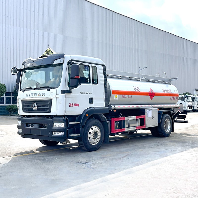 Camion-citerne à carburant SINOTRUK 4*2 11 tonnes camion-citerne à huile